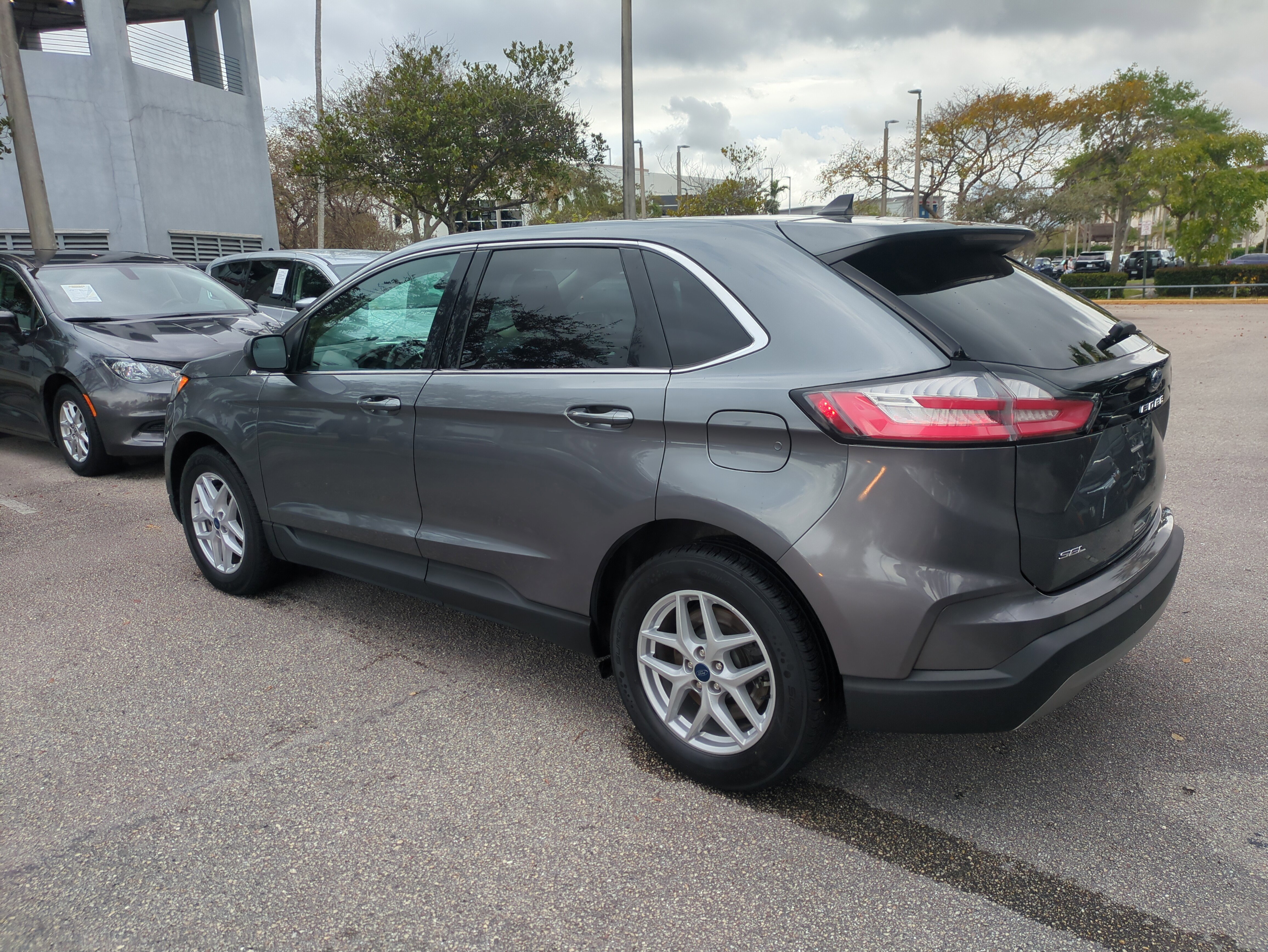 Used 2022 Ford Edge SEL image 7