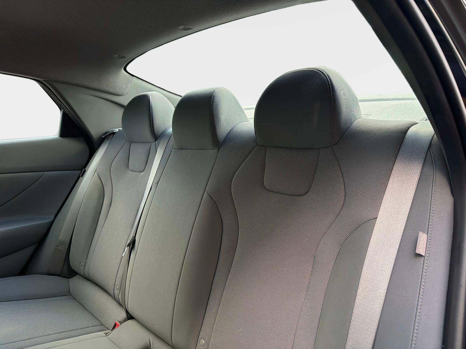 Used 2024 Hyundai Elantra SE FWD image 12