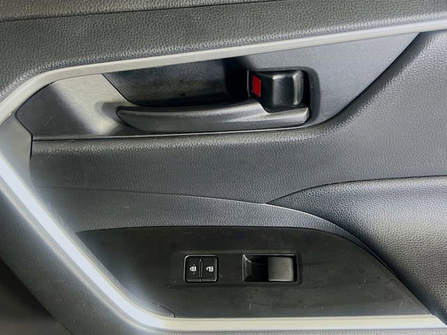 Used 2019 Toyota RAV4 LE FWD image 32
