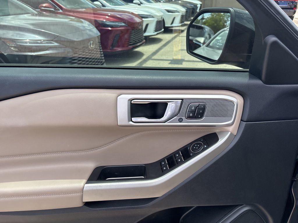 Used 2023 Ford Explorer Limited w/ Equipment Group 301A RWD image 18