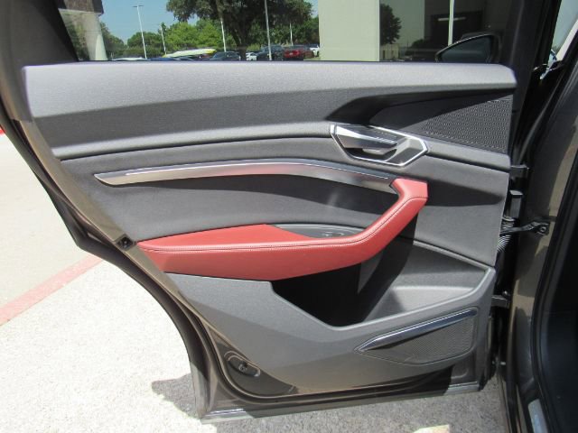 Used 2023 Audi e-tron S Premium Plus w/ Black Optic Package AWD/4WD image 18