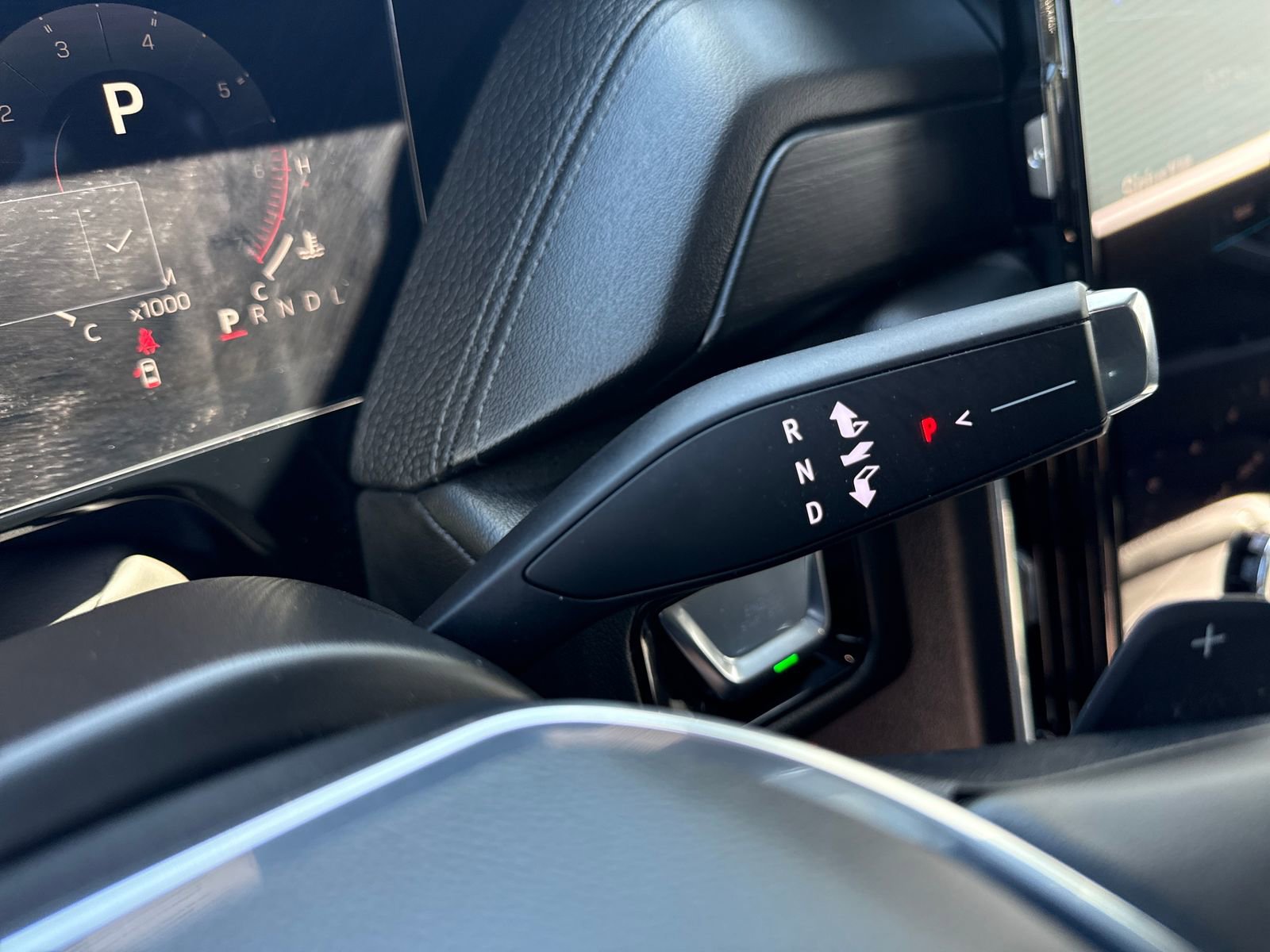 Used 2025 GMC Yukon XL Denali AWD/4WD image 24