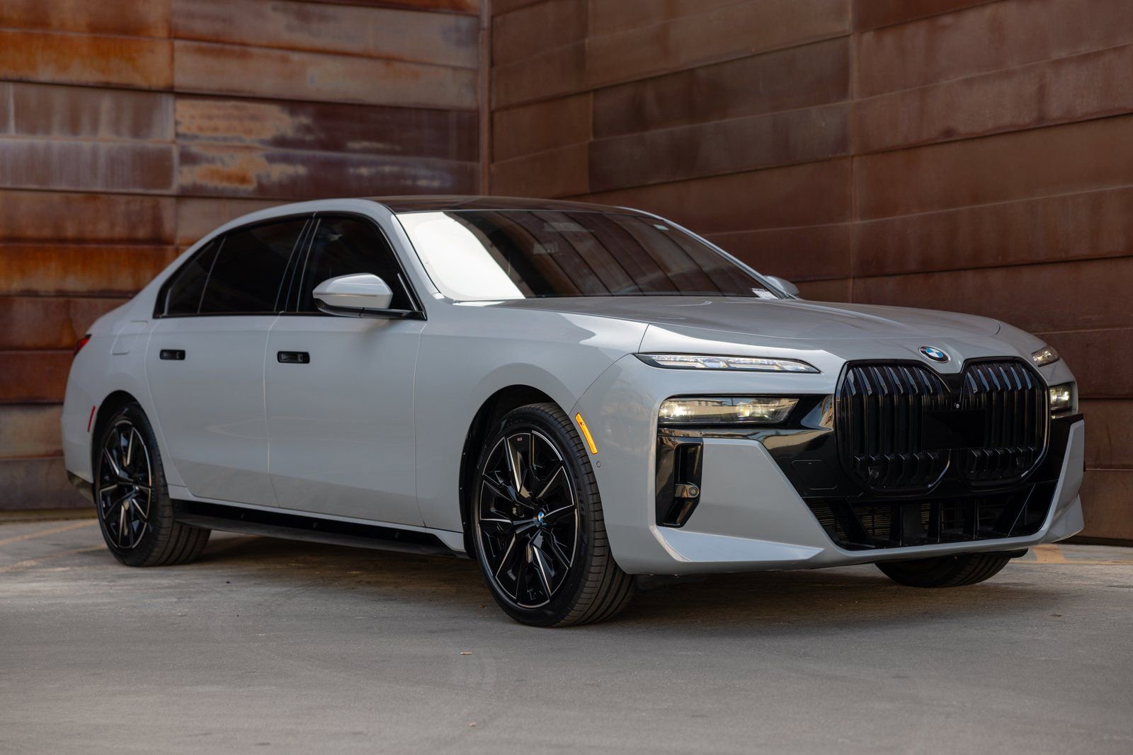 Used 2023 BMW 740i w/ Executive Package image 7