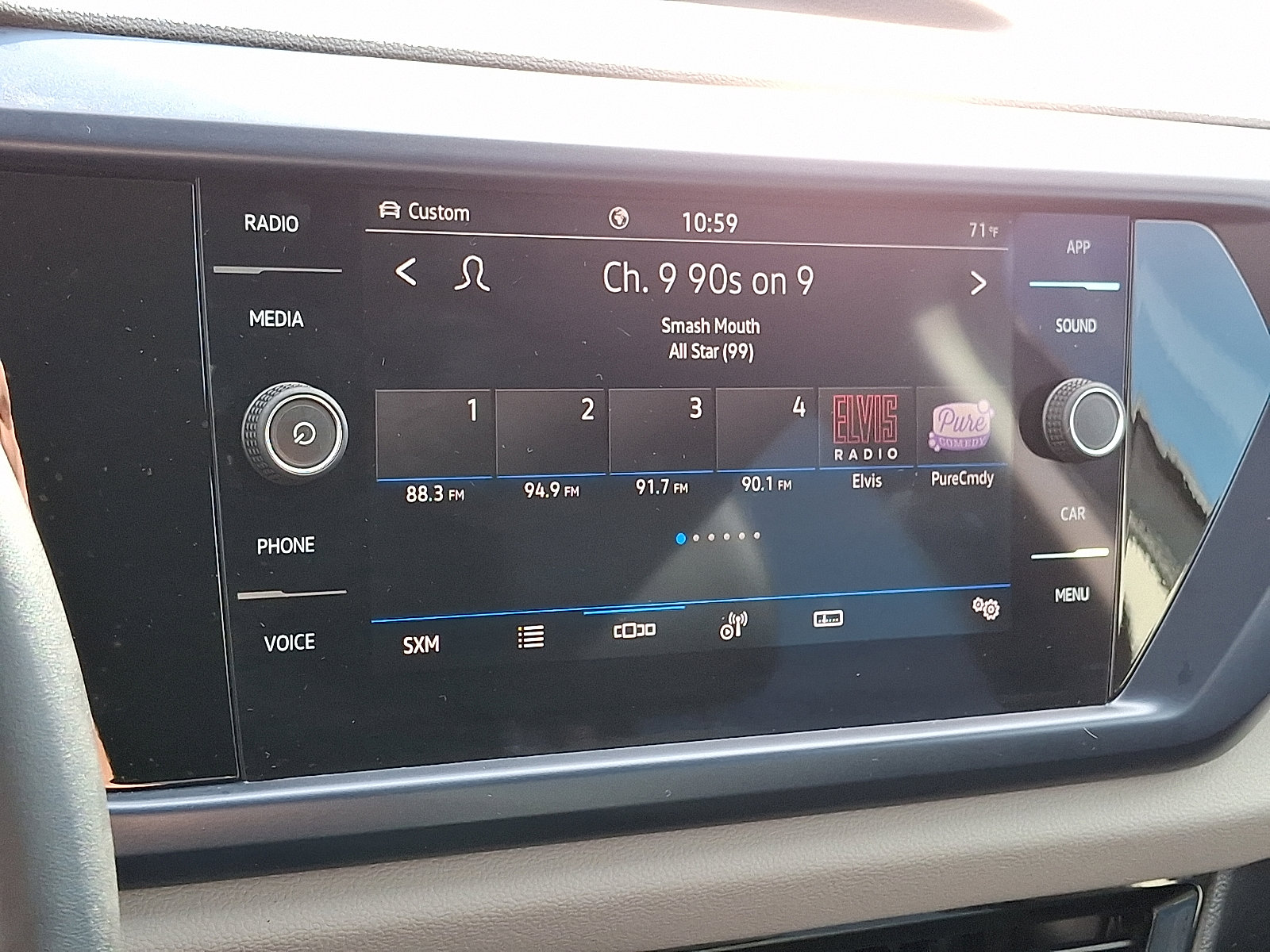 Used 2023 Volkswagen Taos SE w/ Black Wheel Package image 16