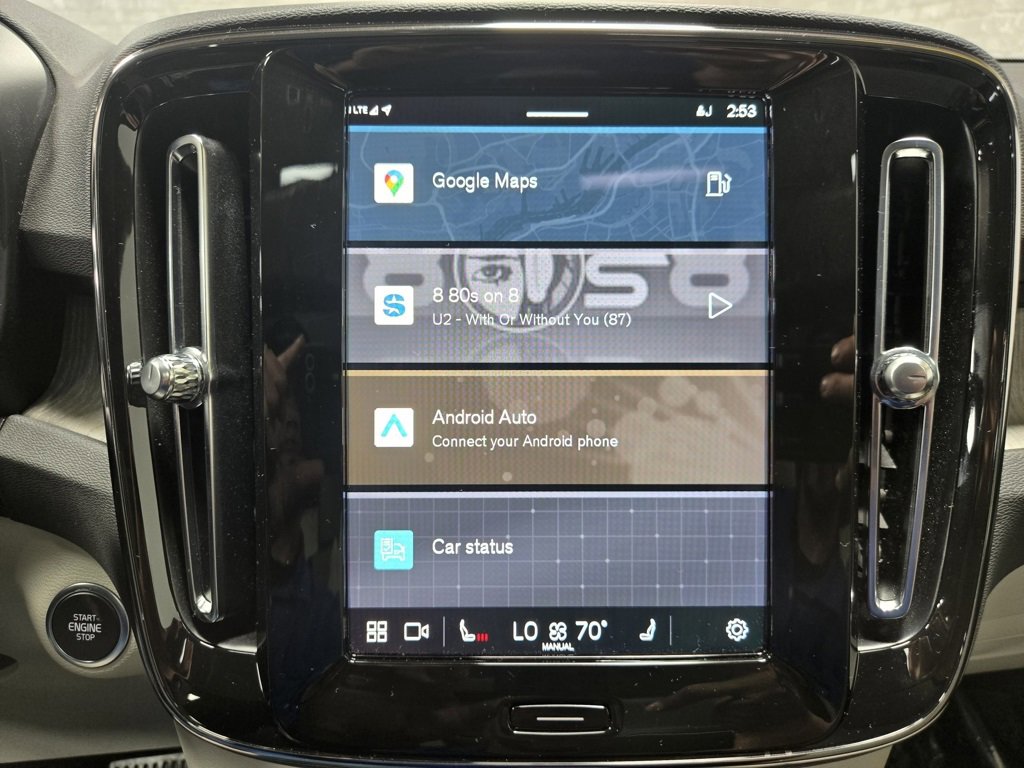 Used 2024 Volvo XC40 B5 Plus image 23