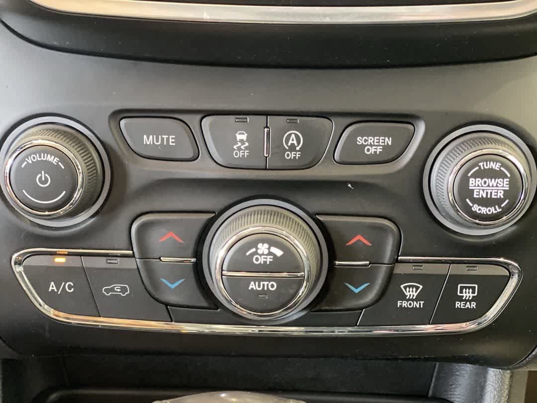Used 2021 Jeep Cherokee Latitude Lux w/ Comfort/Convenience Group AWD/4WD image 21