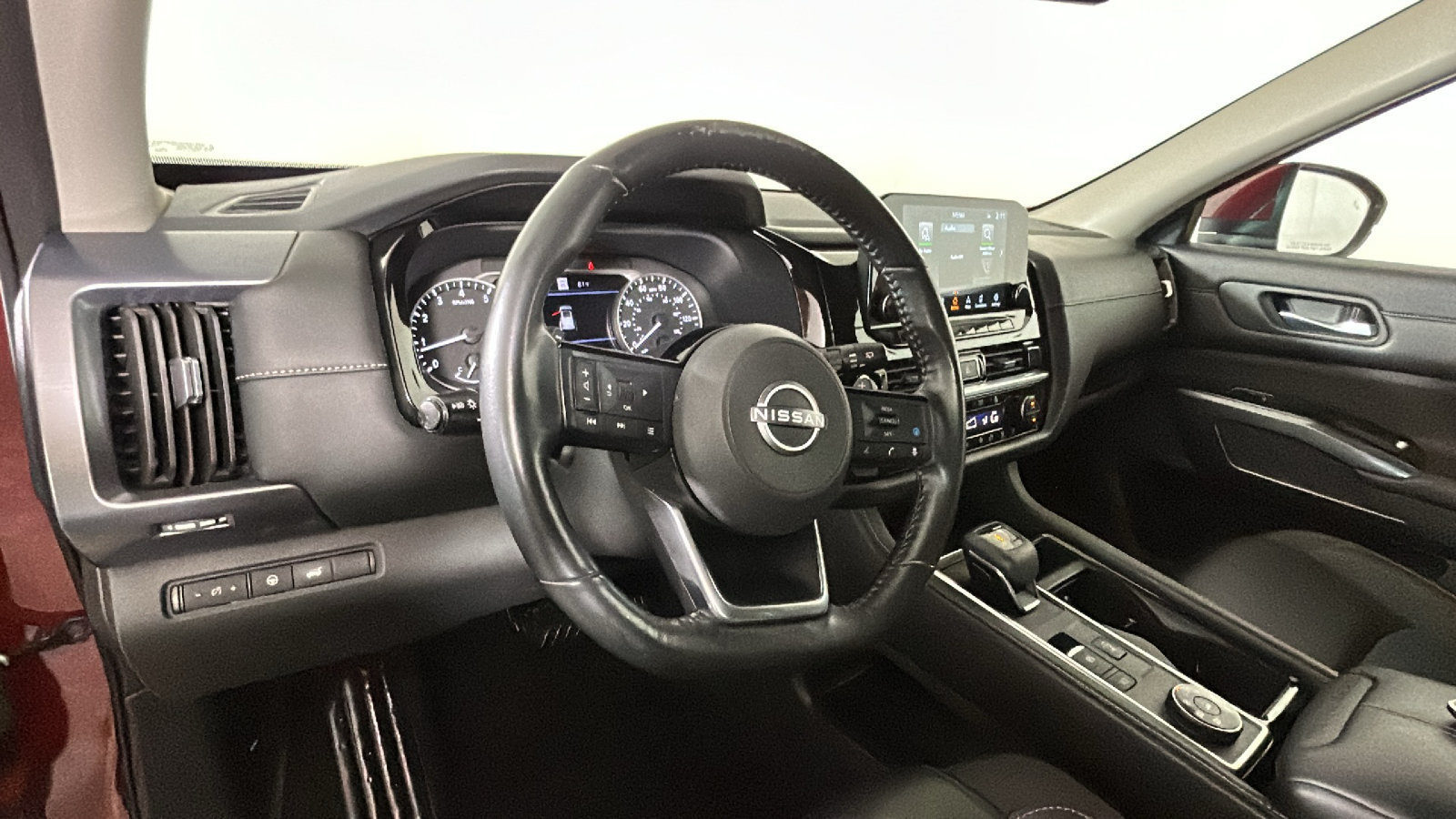 Used 2023 Nissan Pathfinder SL w/ Black Appearance Package AWD/4WD image 16