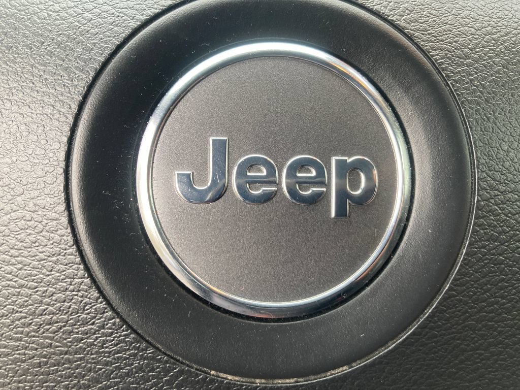 Used 2019 Jeep Cherokee Latitude Plus w/ Cold Weather Group AWD/4WD image 28