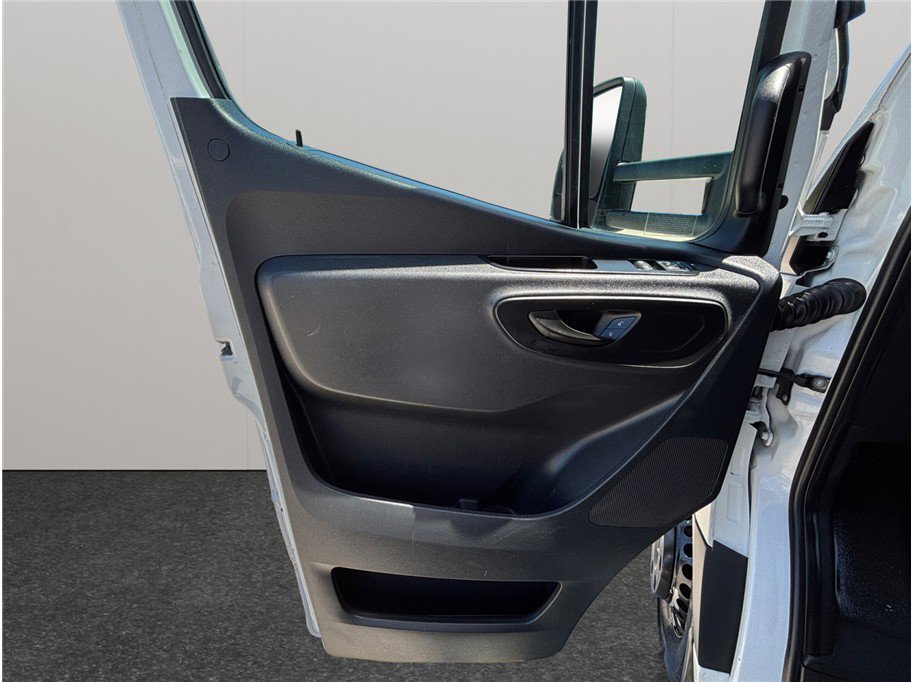 Used 2021 Mercedes-Benz Sprinter 4500 image 15