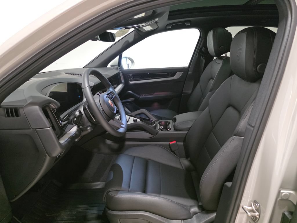 Certified 2026 Porsche Cayenne AWD/4WD image 5