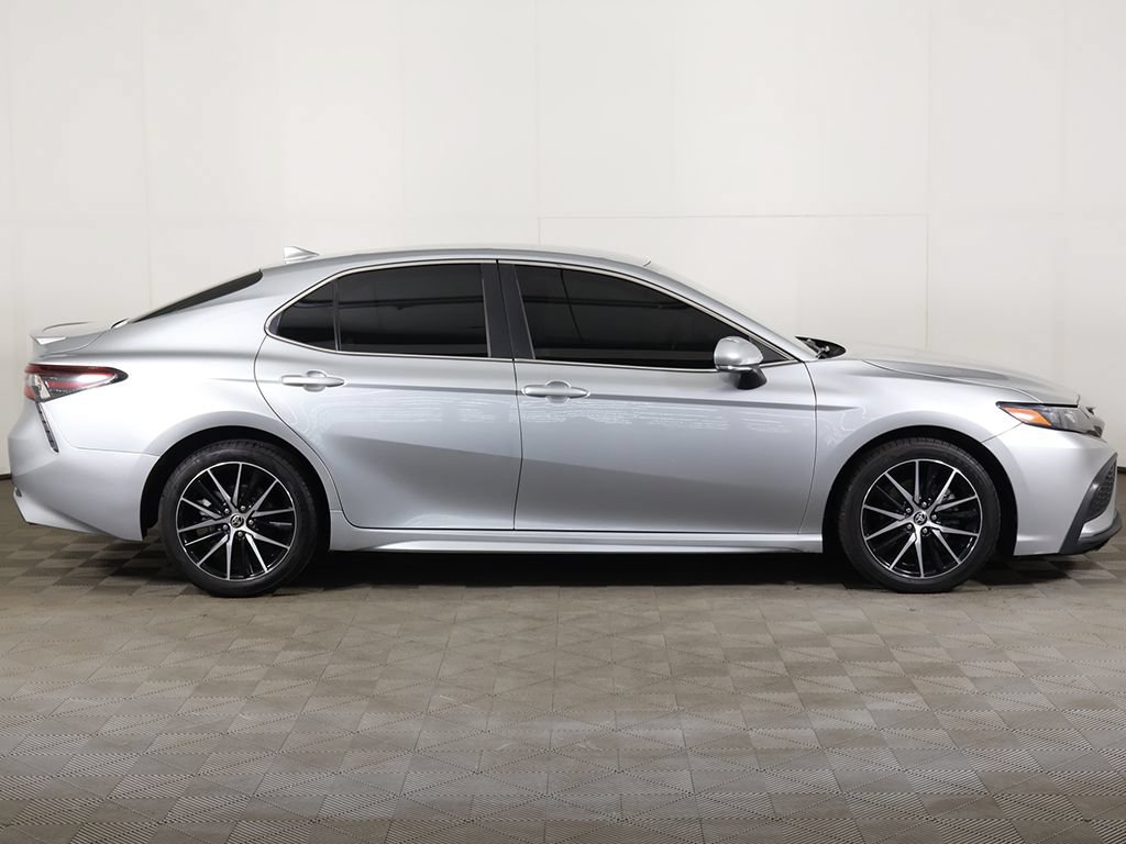 Used 2022 Toyota Camry SE FWD image 15