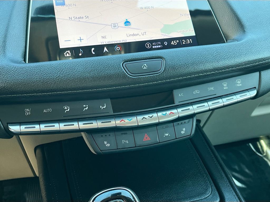 Used 2023 Cadillac XT4 Luxury w/ Cold Weather Package AWD/4WD image 16