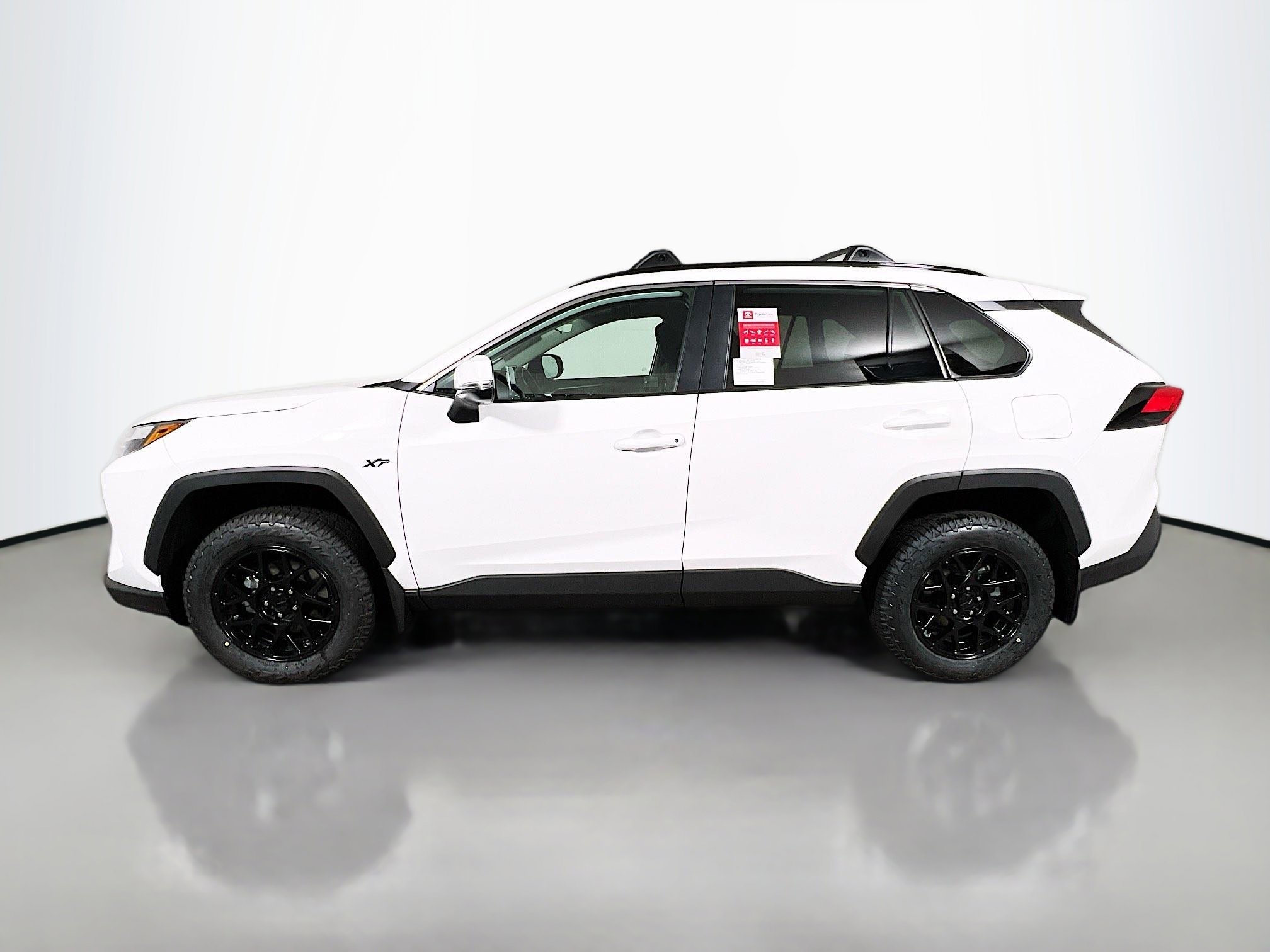 Used 2025 Toyota RAV4 XLE image 9