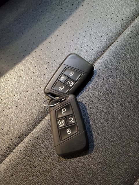 Used 2021 Volkswagen Tiguan SEL AWD/4WD image 30