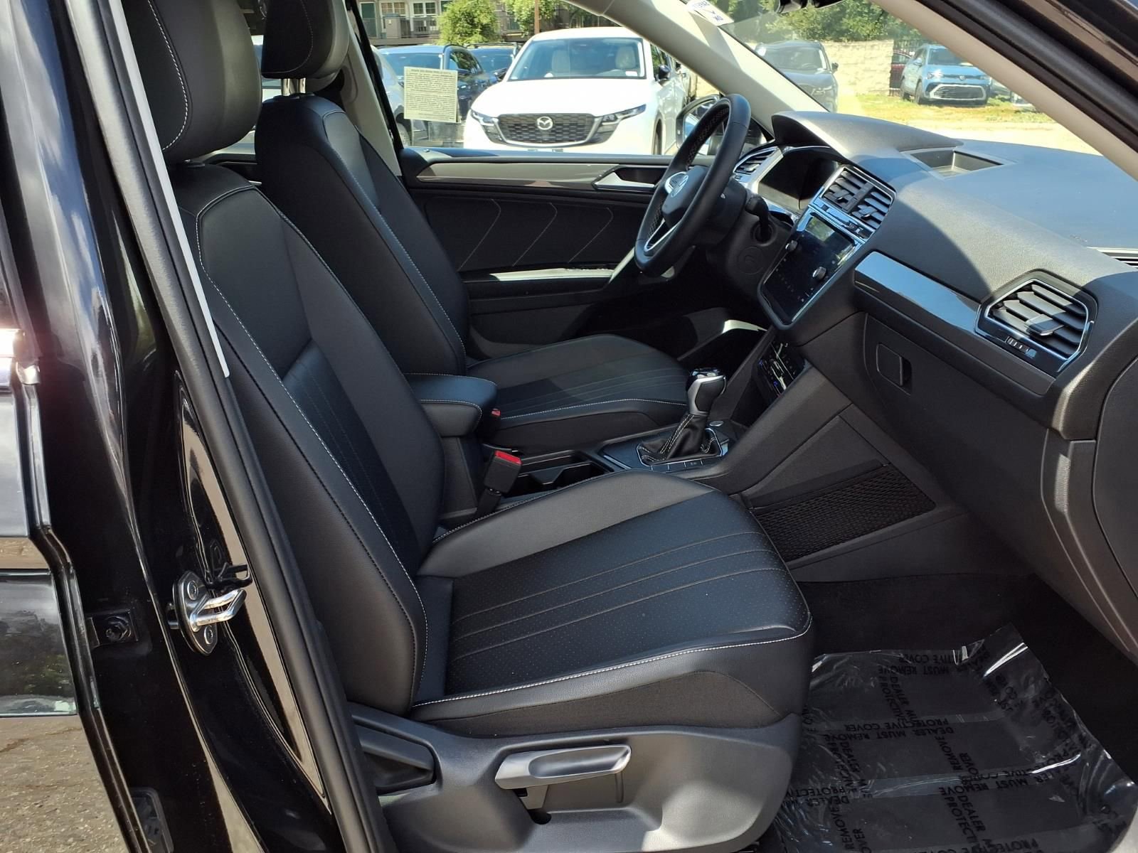 Certified 2023 Volkswagen Tiguan SE FWD image 25