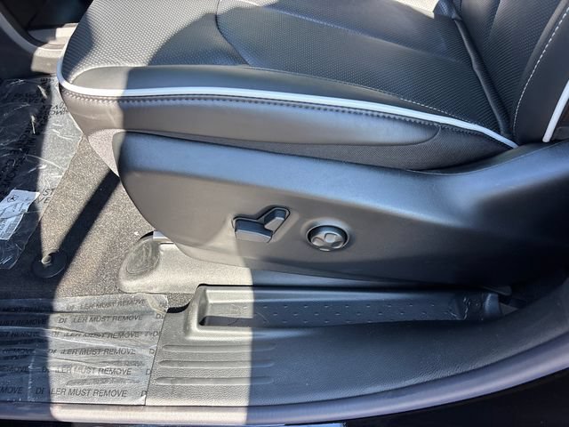 New 2027 Chrysler Pacifica Limited w/ Family Tech Group FWD image 7