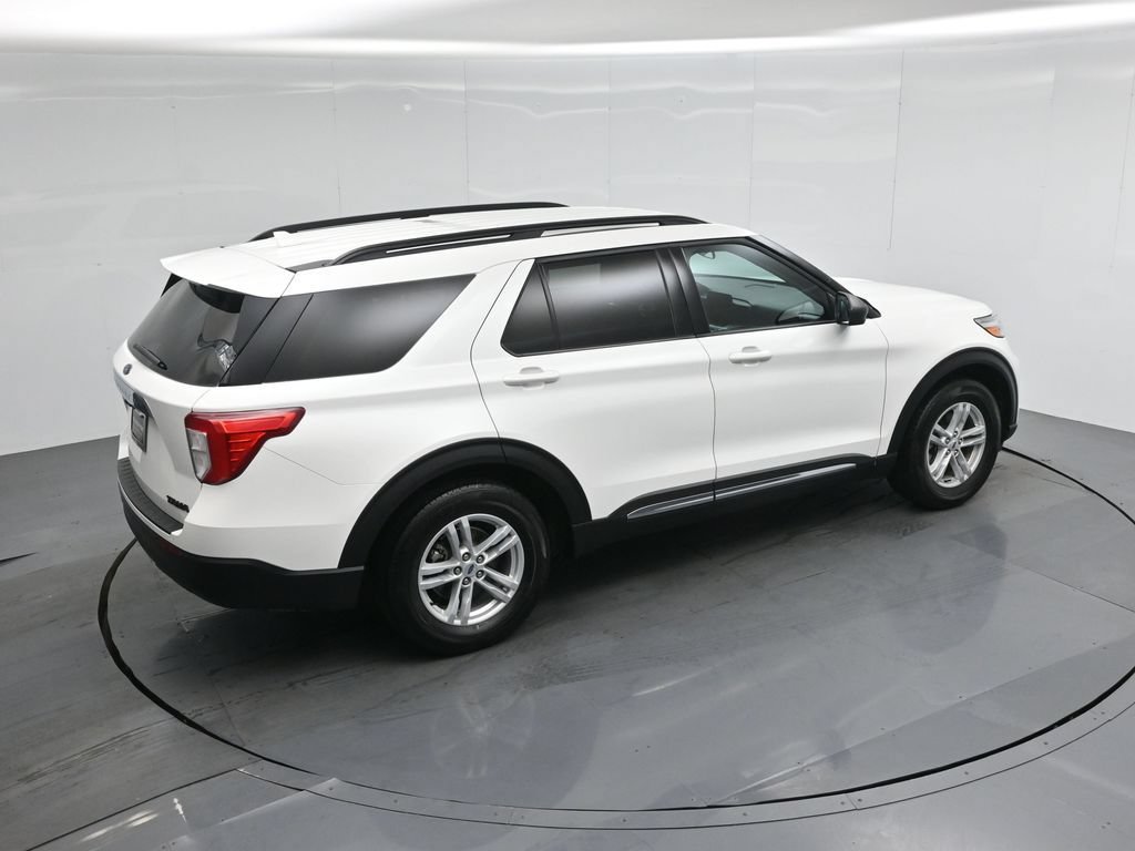 Certified 2024 Ford Explorer XLT RWD image 40