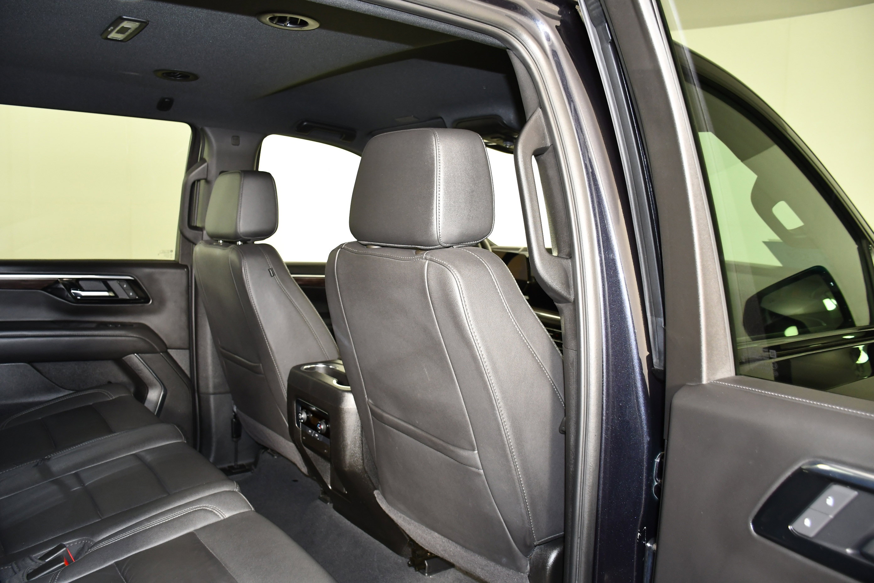 Used 2025 Chevrolet Tahoe Z71 AWD/4WD image 46