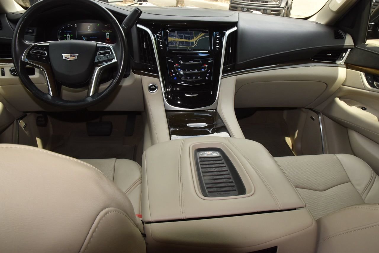 Used 2020 Cadillac Escalade Luxury image 17