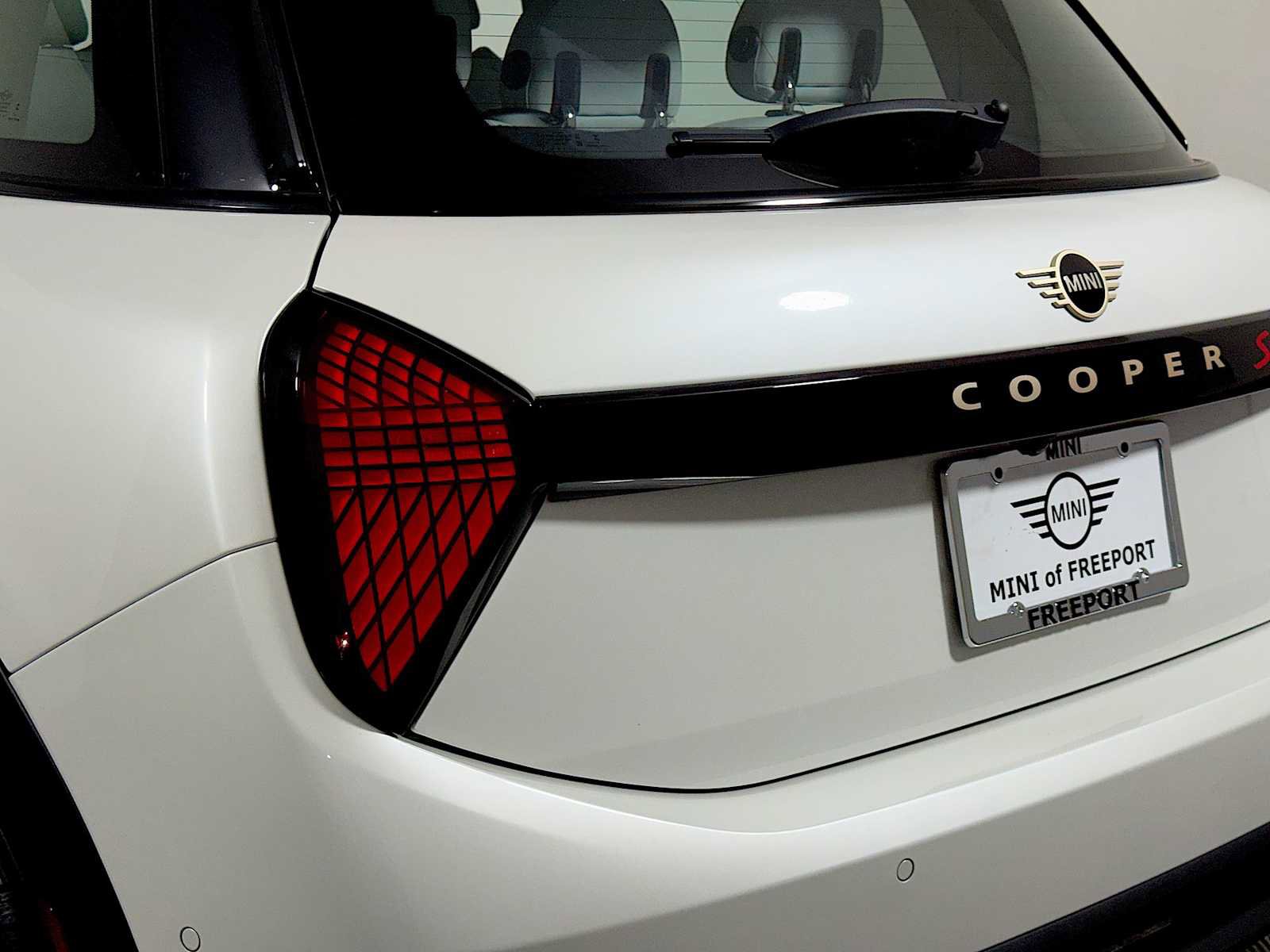 Certified 2025 MINI Cooper S image 27