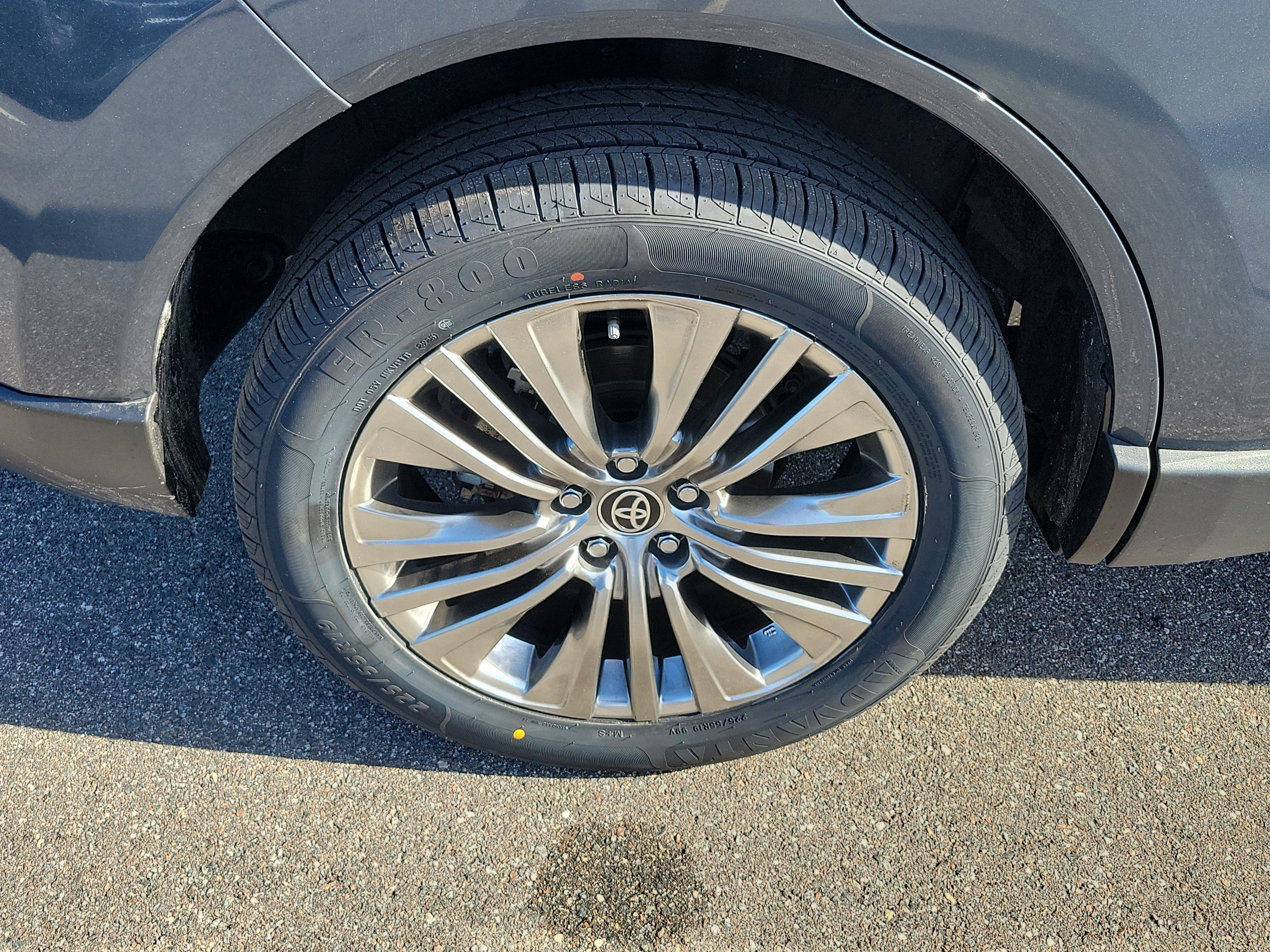 Used 2024 Toyota Venza Limited image 42