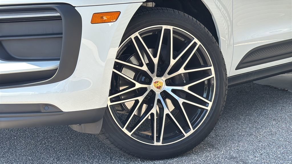 Used 2026 Porsche Macan image 6