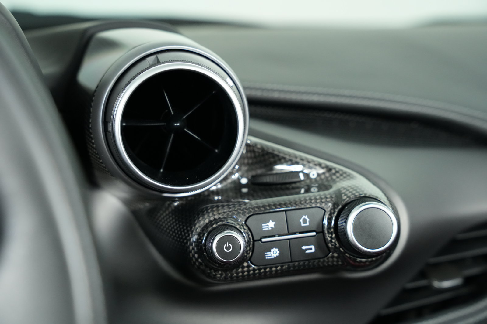 Used 2021 Ferrari F8 Spider RWD image 39