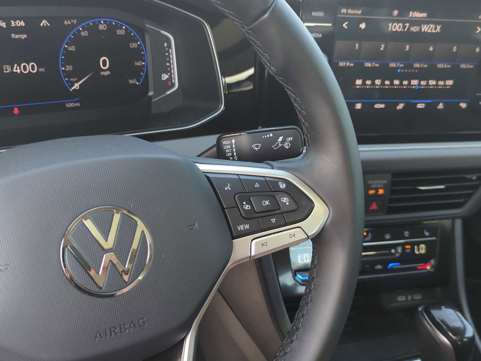 Used 2025 Volkswagen Jetta SEL FWD image 18