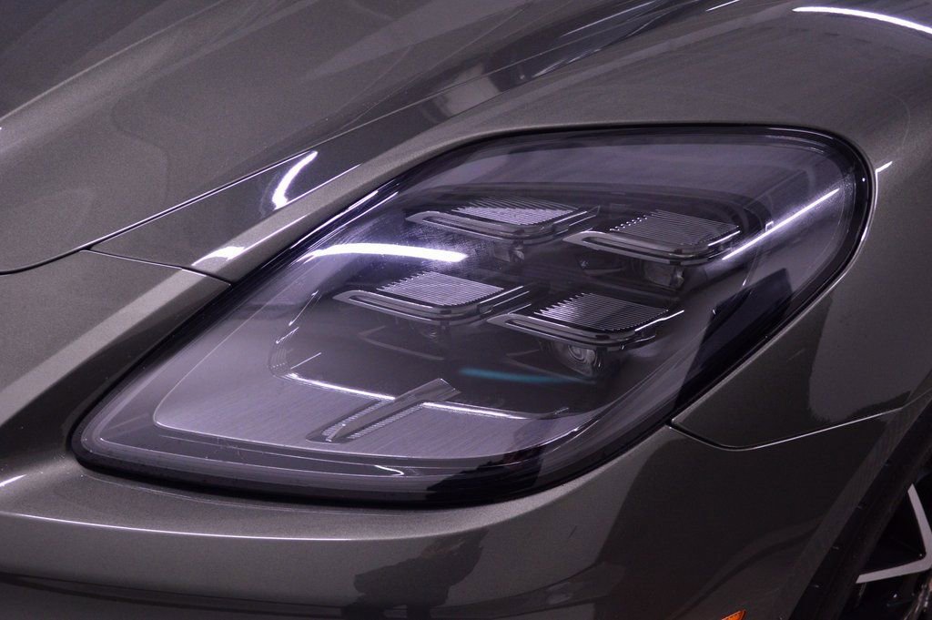 Certified 2025 Porsche Panamera 4 AWD/4WD image 9