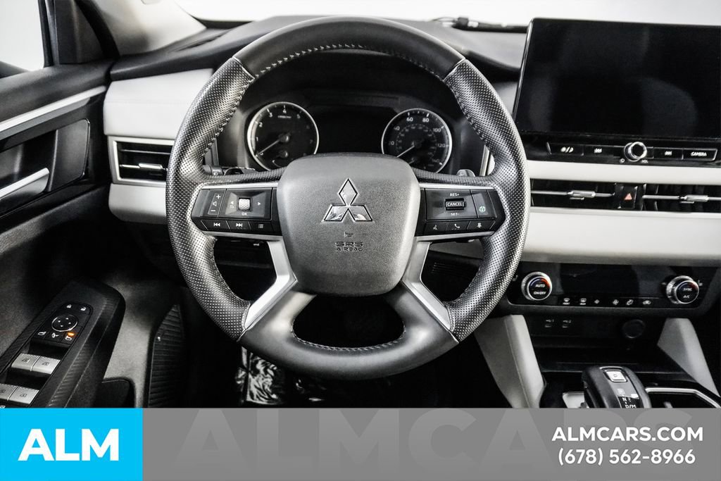 Used 2025 Mitsubishi Outlander SE image 25