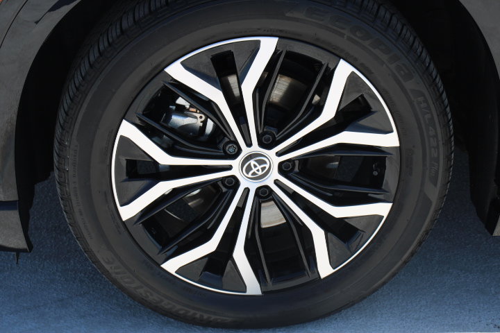 Certified 2025 Toyota Crown Signia AWD/4WD image 9