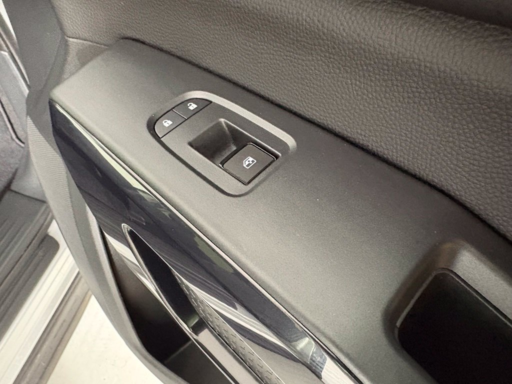 Used 2024 Nissan Pathfinder SV FWD image 13
