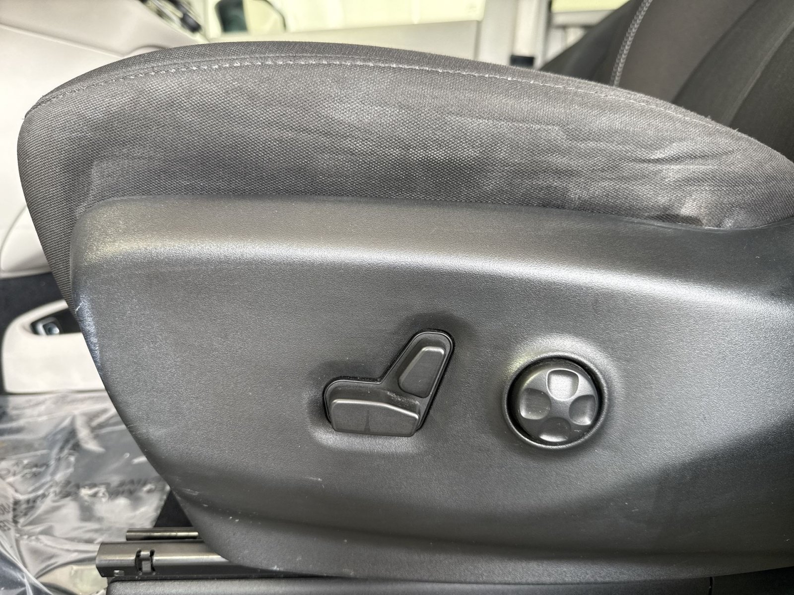 Used 2024 Chrysler Voyager LX FWD image 14