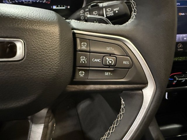 Used 2023 Jeep Grand Cherokee Limited image 12