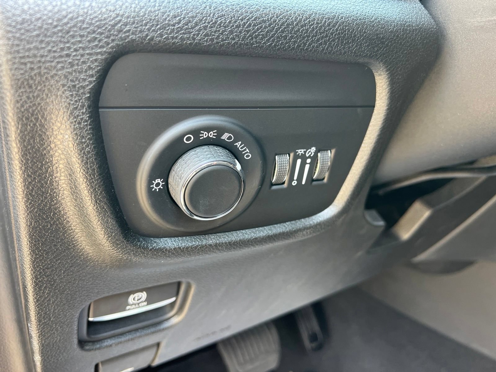 Used 2021 Jeep Grand Cherokee L Laredo RWD image 28