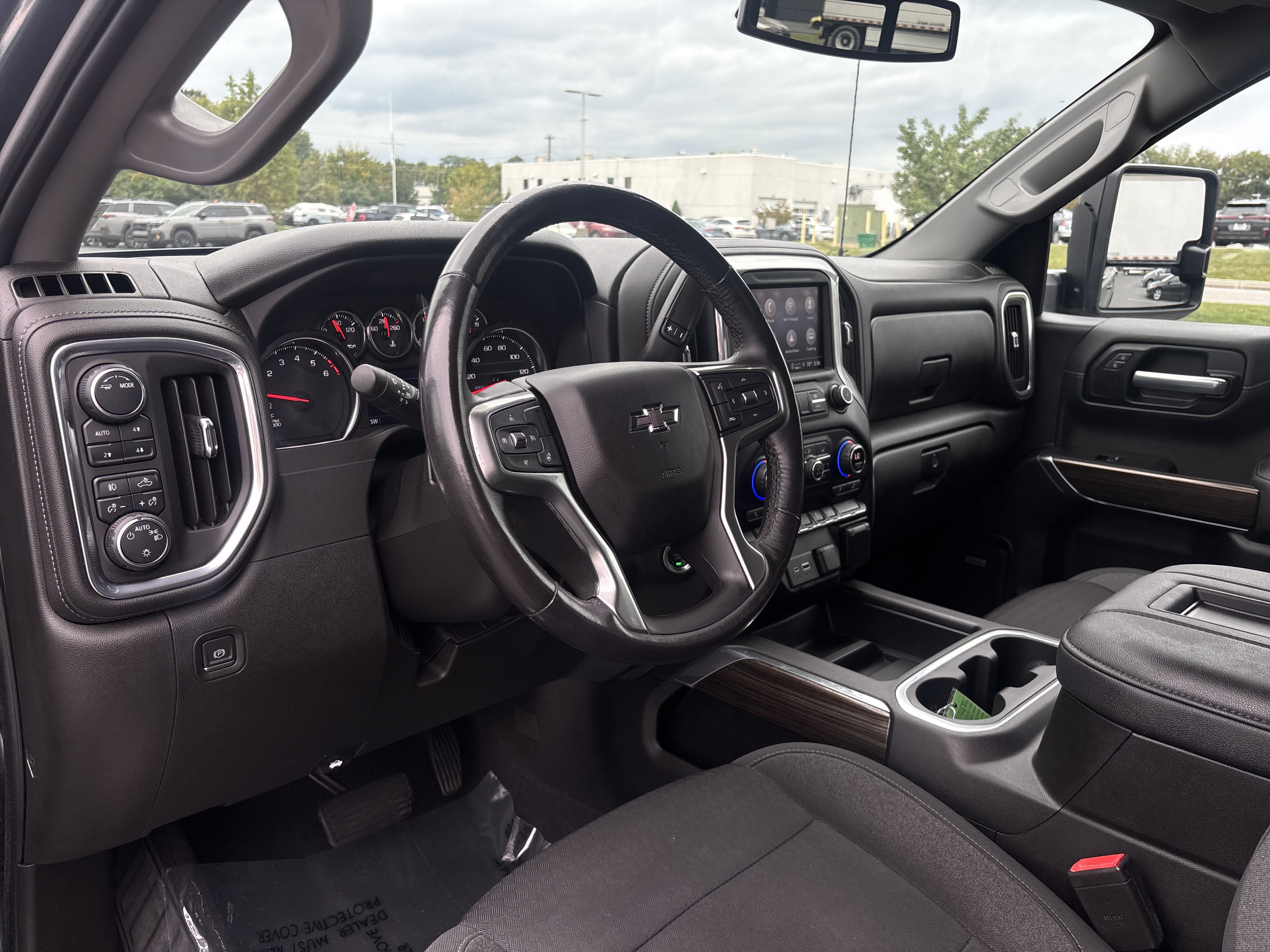 Used 2021 Chevrolet Silverado 1500 LT Trail Boss w/ Convenience Package II AWD/4WD image 4