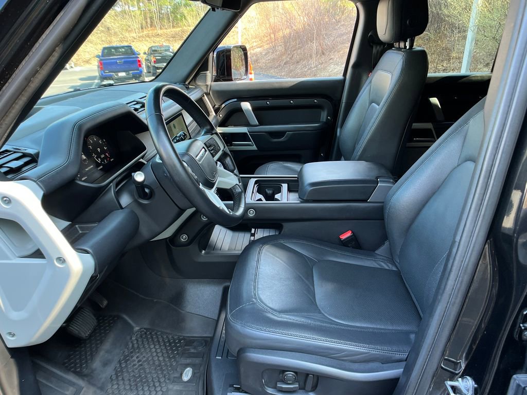 Used 2024 Land Rover Defender 110 X-Dynamic SE image 9