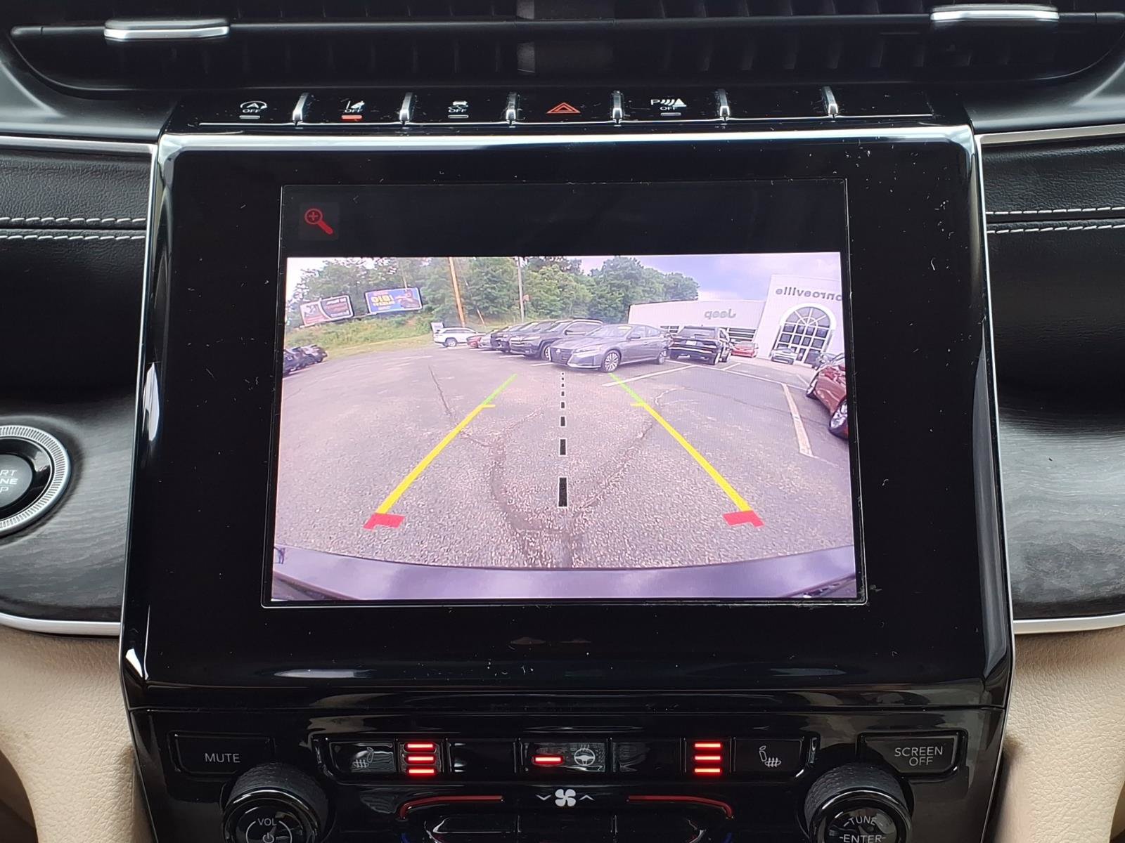 Certified 2022 Jeep Grand Cherokee L Limited AWD/4WD image 13
