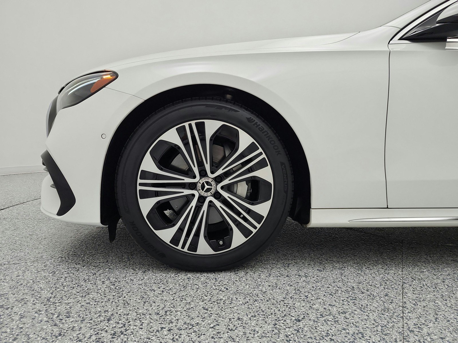 Used 2025 Mercedes-Benz E 350 Sedan w/ Winter Package image 18