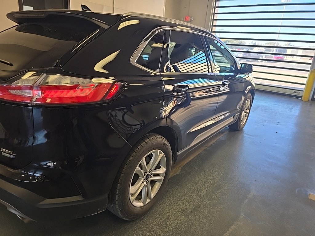 Used 2020 Ford Edge SEL w/ Cold Weather Package AWD/4WD image 3