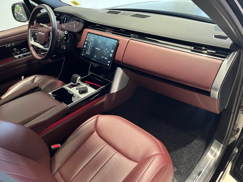 Certified 2025 Land Rover Range Rover SE AWD/4WD image 32