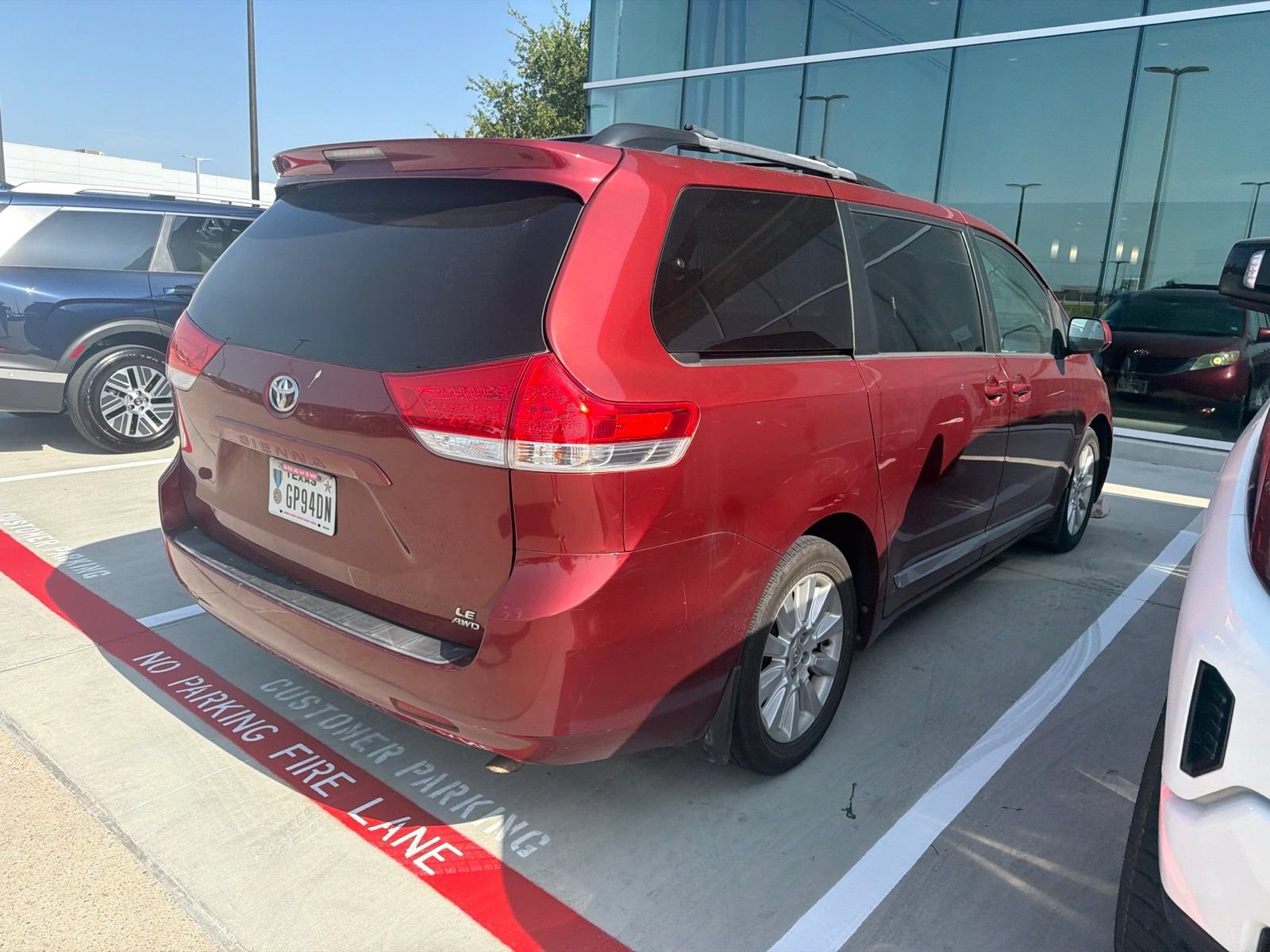 Used 2013 Toyota Sienna LE w/ Towing Pkg AWD/4WD image 4