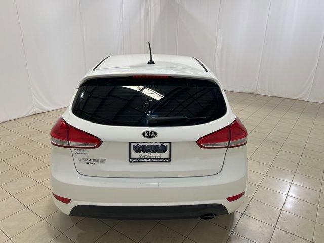 Used 2017 Kia Forte LX image 4