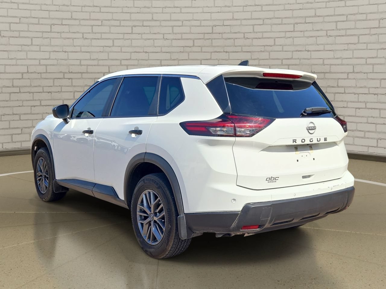 Used 2025 Nissan Rogue S FWD image 7