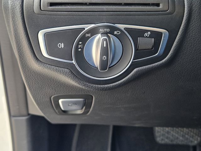 Used 2020 Mercedes-Benz GLC 300 image 26