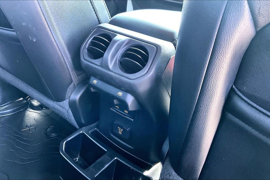 Used 2020 Jeep Wrangler Unlimited Sahara image 31