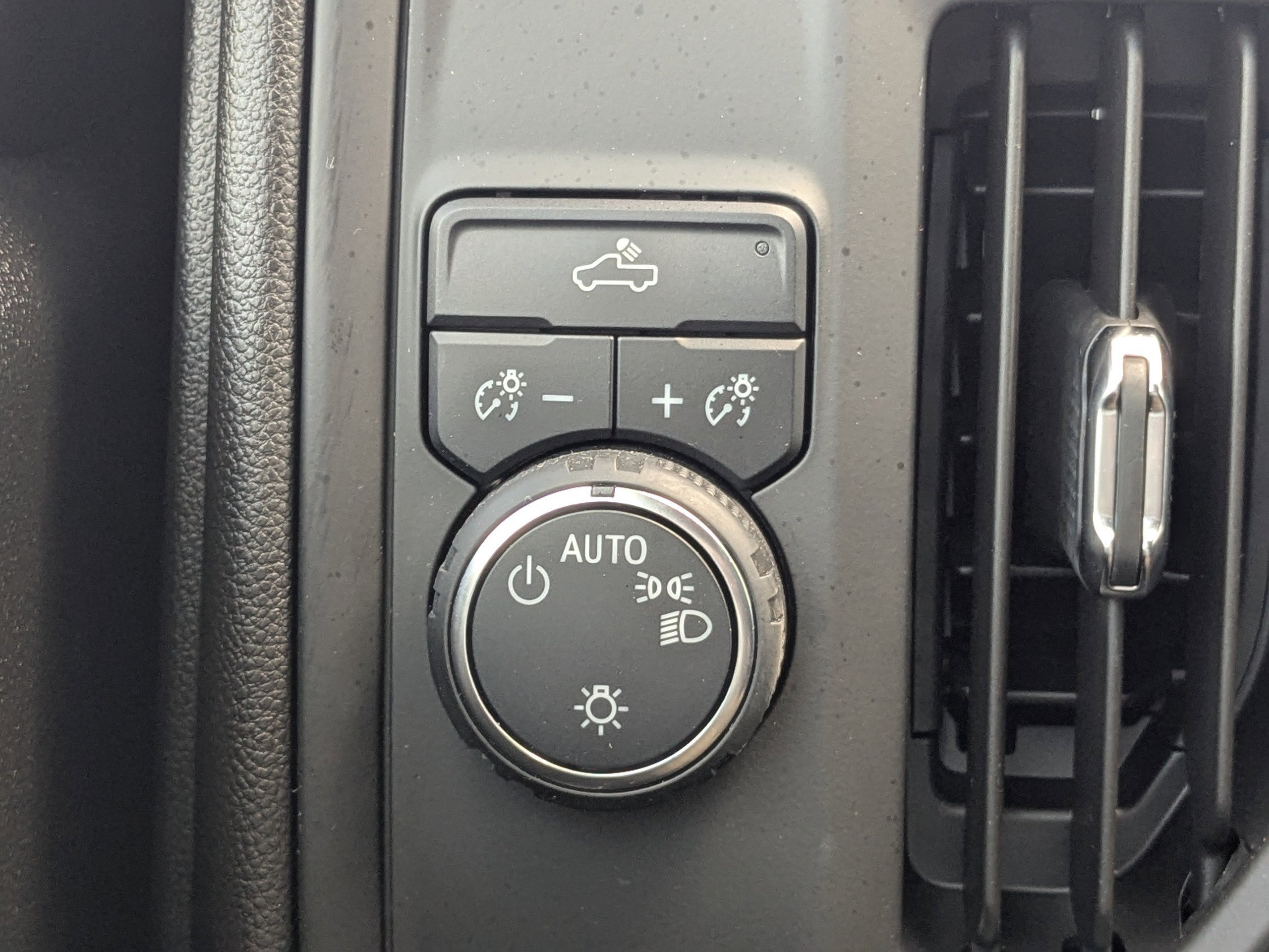 Used 2025 Chevrolet Silverado 1500 Custom image 24