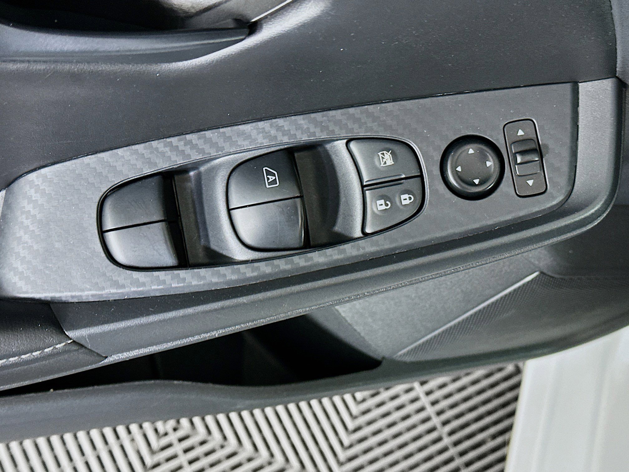 Used 2025 Nissan Sentra S image 15