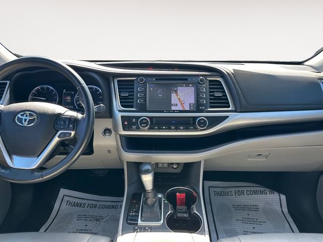 Used 2017 Toyota Highlander XLE image 11