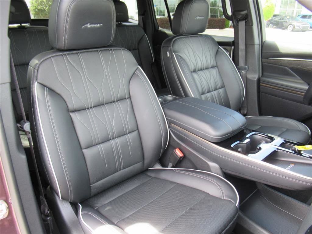 Used 2025 Buick Enclave Avenir w/ Super Cruise Package AWD/4WD image 9
